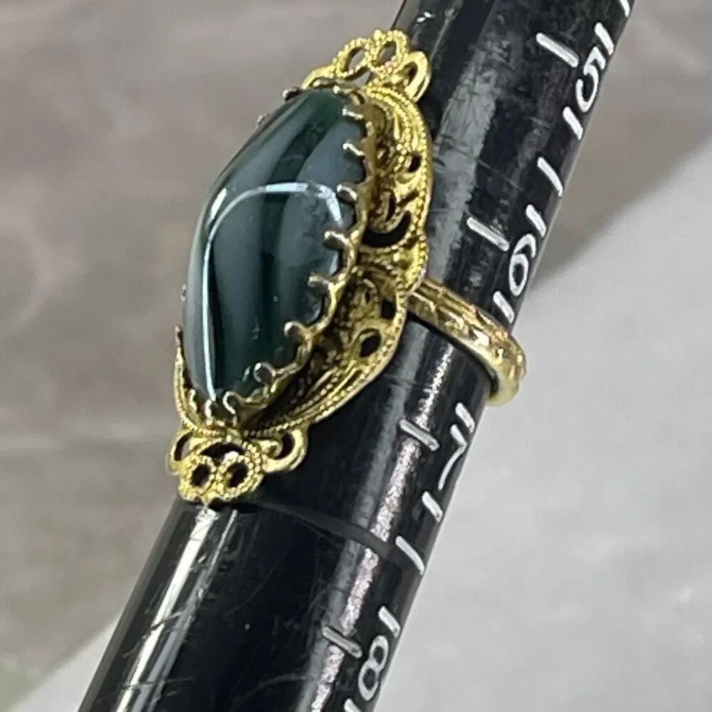 Vintage size 6.5 filigree striped cabochon stone ring.